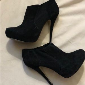 Black Bootie With Skinny Heels Size 6 💃🏼